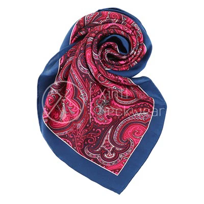 Квадратный шарф с цветочным принтом